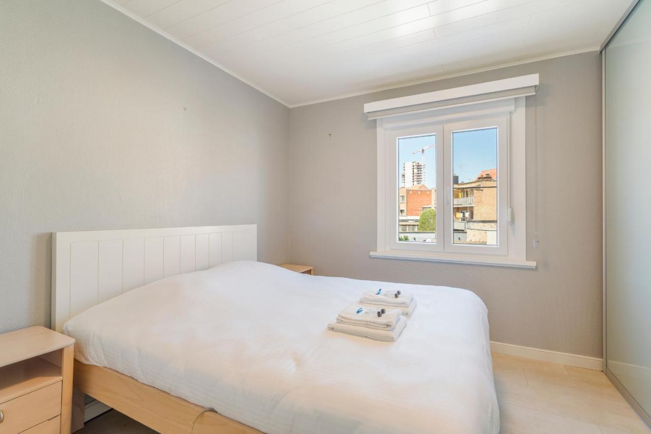 Lichtrijk, Charmant Rijtjeshuis Met 3 Slaapkamers 克诺克－海斯特 外观 照片